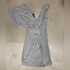 Bebe heathered gray Grecian style twist strap flowy sleeve dress